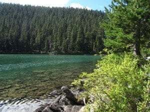 portland-hikes-roaring-river-serene-lake